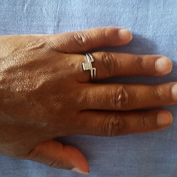 White gold ring with cubic zirconia. - Picture 3 of 8